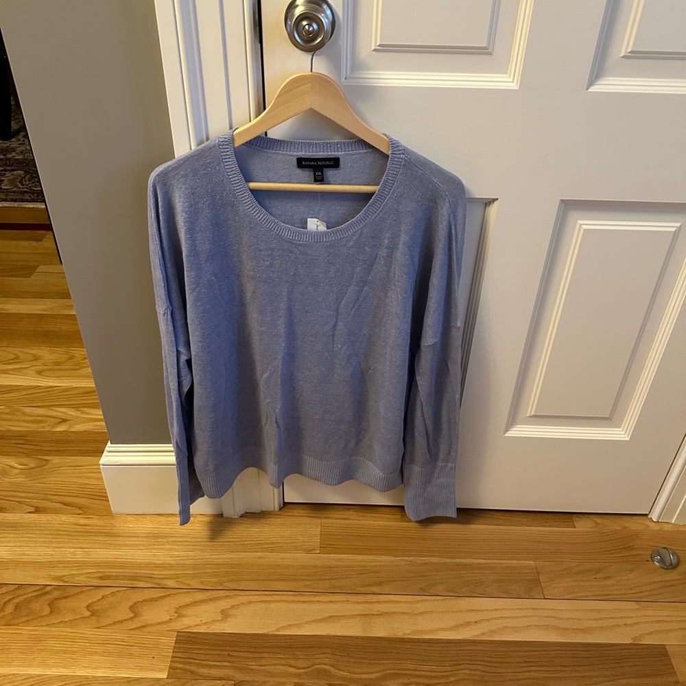 Never worn Banana Republic linen sweater. Lilac color.
